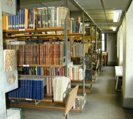 Blick in den unteren Teil der Bibliothek - 2001